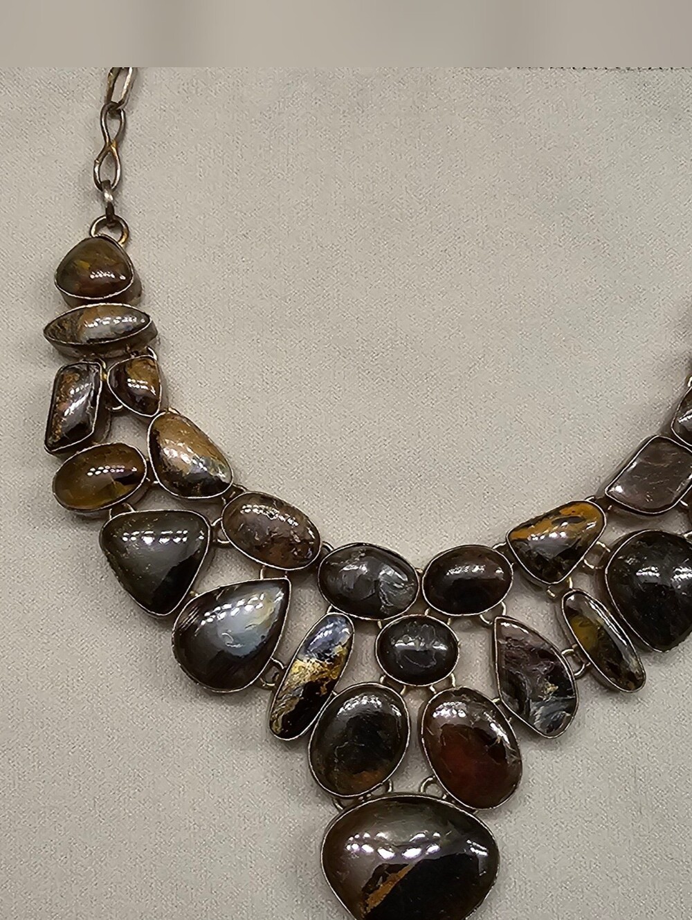Beautiful gemstone cluster necklace. Multicolor.